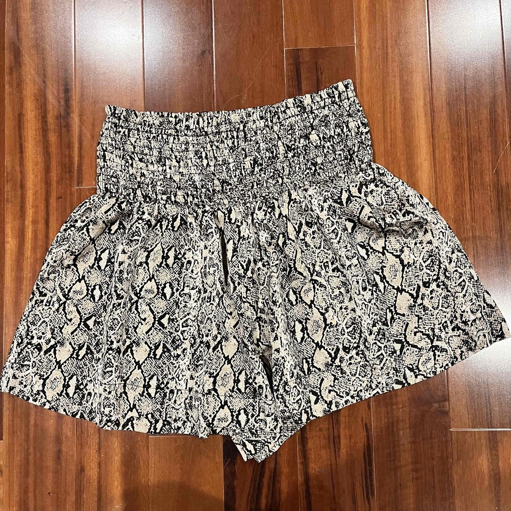 The Impeccable Pig Snake Animal Print Shorts Elastic Waistband Lightweight Small